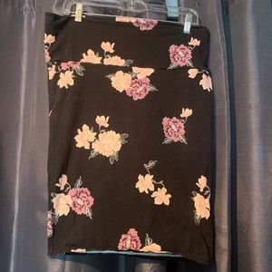 Torrid Black Floral Pencil Skirt Sz. 1 Fold over